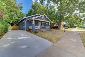 featured image of 2607 E 10th St