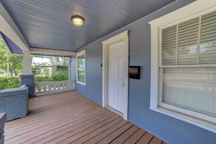 2607 E 10th St - Photo 4 of 31
