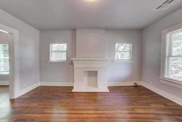 2607 E 10th St - Photo 7 of 31