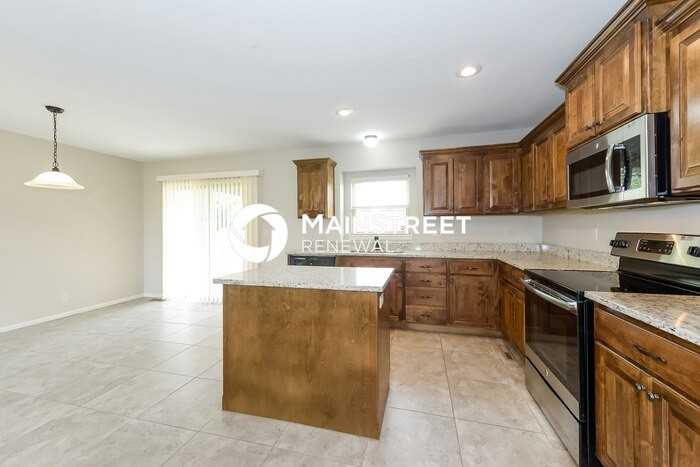 409 Golfview Dr - Photo 7 of 17