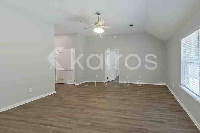 112 Live Oak Dr - Photo 2 of 25