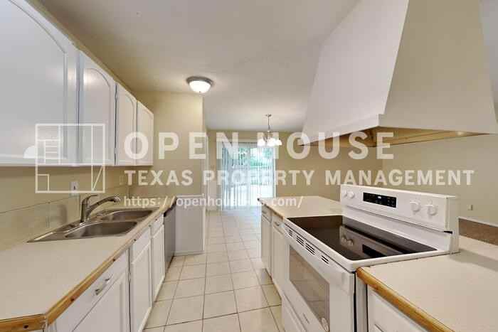 804 Rolling Ridge Dr - Photo 6 of 19