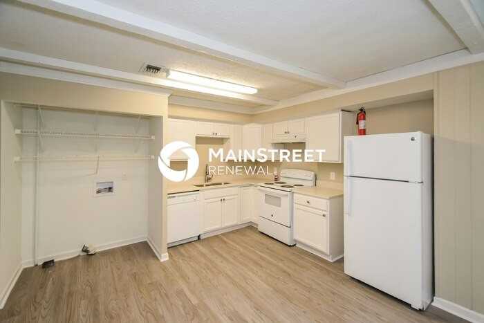 5084 Oak Leaf Cir - Photo 3 of 16