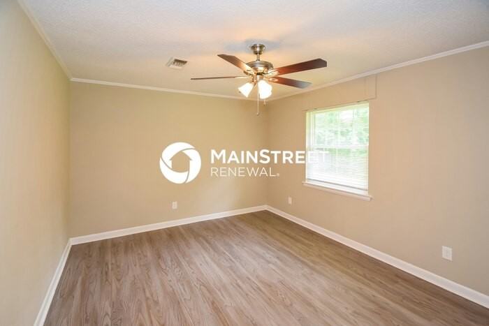 5084 Oak Leaf Cir - Photo 5 of 16
