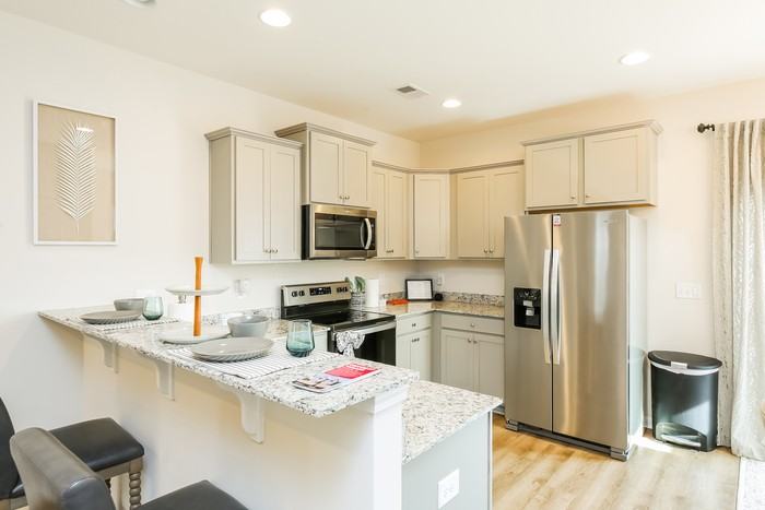 453 Country Club Ln - Photo 4 of 20