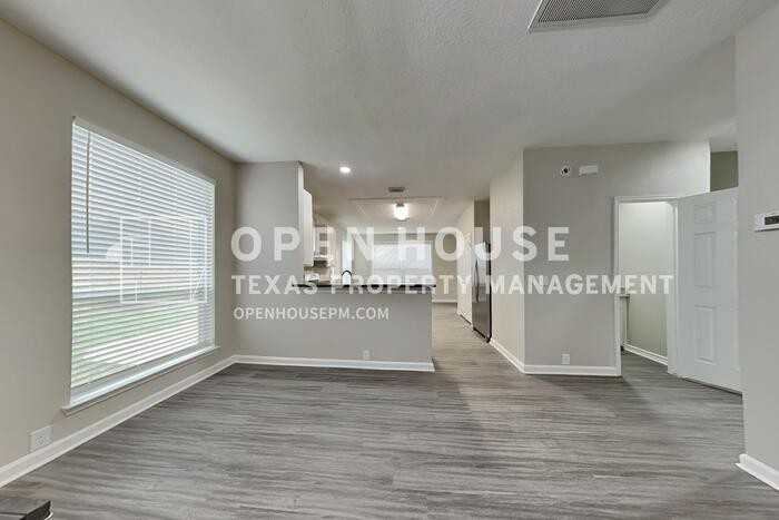 18706 Woodglen Shadows Dr - Photo 4 of 25