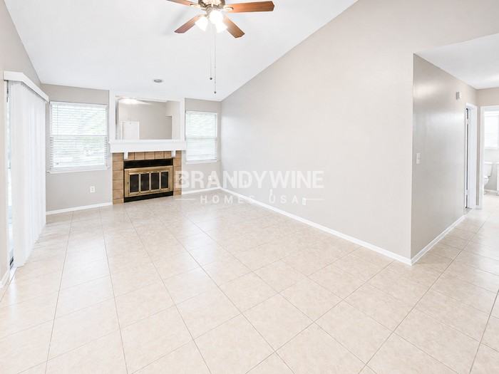 5165 Thoroughbred Blvd - Photo 5 of 25