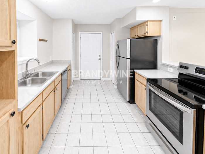 5165 Thoroughbred Blvd - Photo 7 of 25