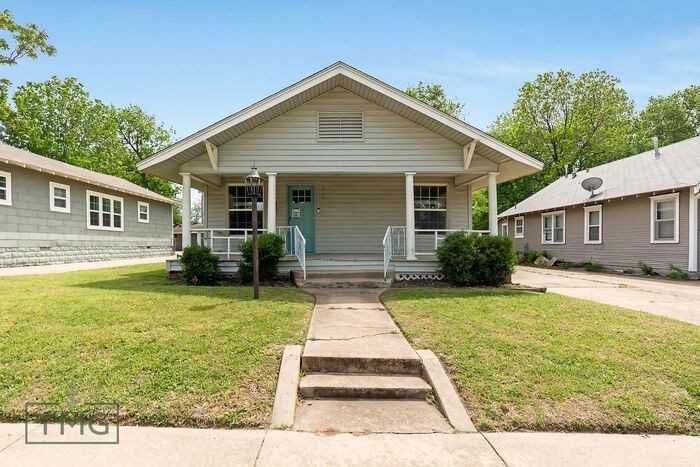 2620 E 7th St - Photo 2 of 28