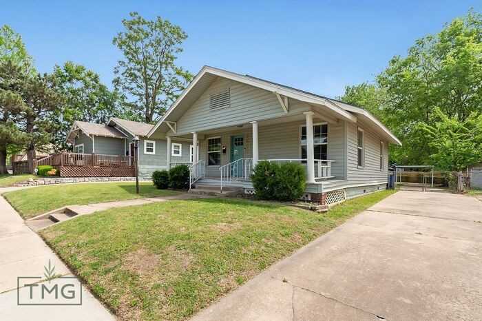 2620 E 7th St - Photo 4 of 28