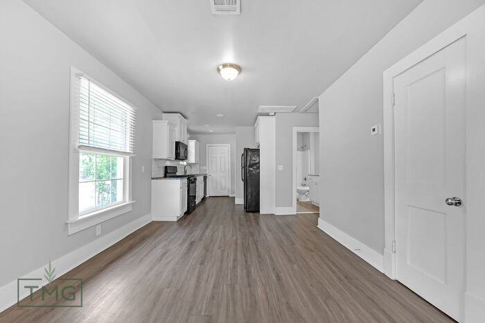 2620 E 7th St - Photo 5 of 28
