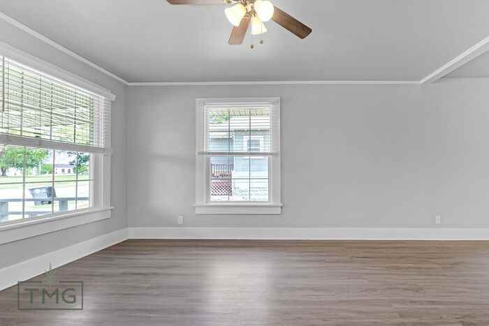 2620 E 7th St - Photo 6 of 28