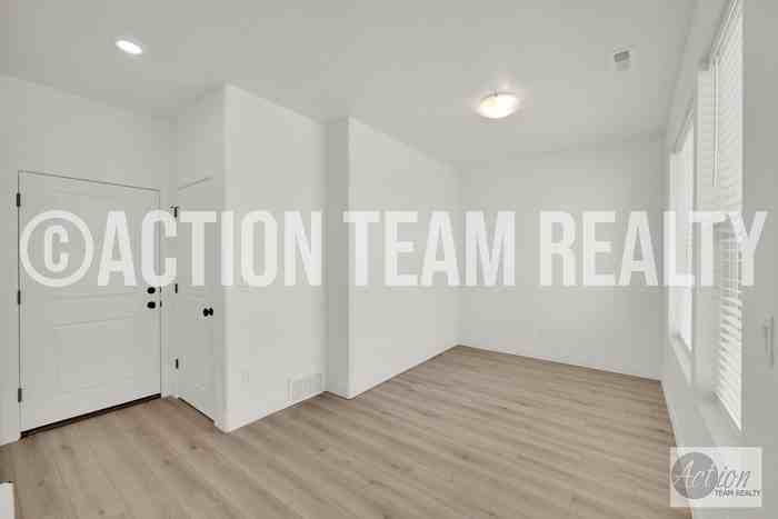 570 N Sego Way - Photo 4 of 26