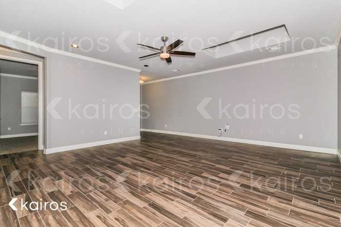 7314 Mosley St - Photo 4 of 18