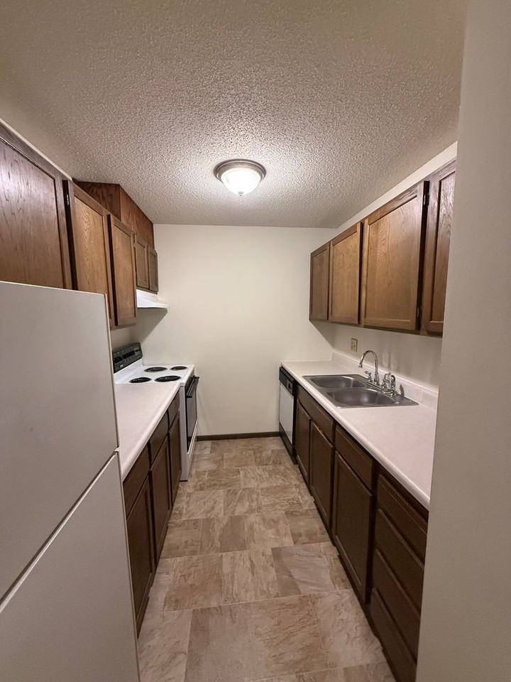 Xerxes Manor Apartments - Photo 7 of 22