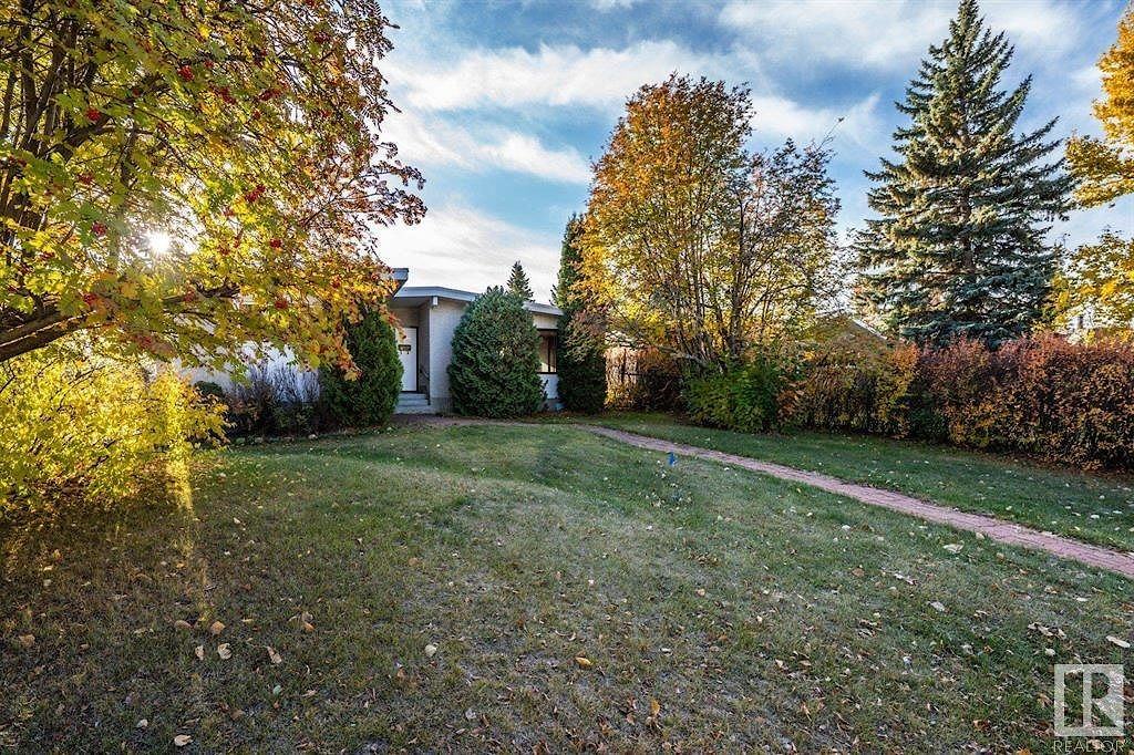 11311 46 Ave Nw - Photo 3 of 24