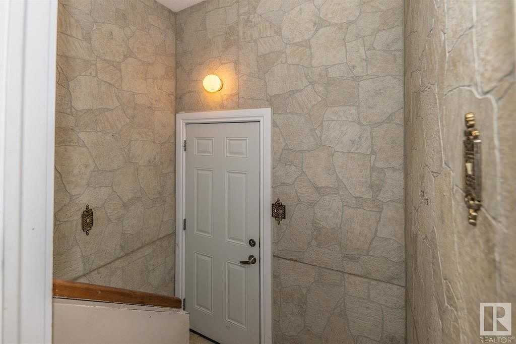 11311 46 Ave Nw - Photo 6 of 24