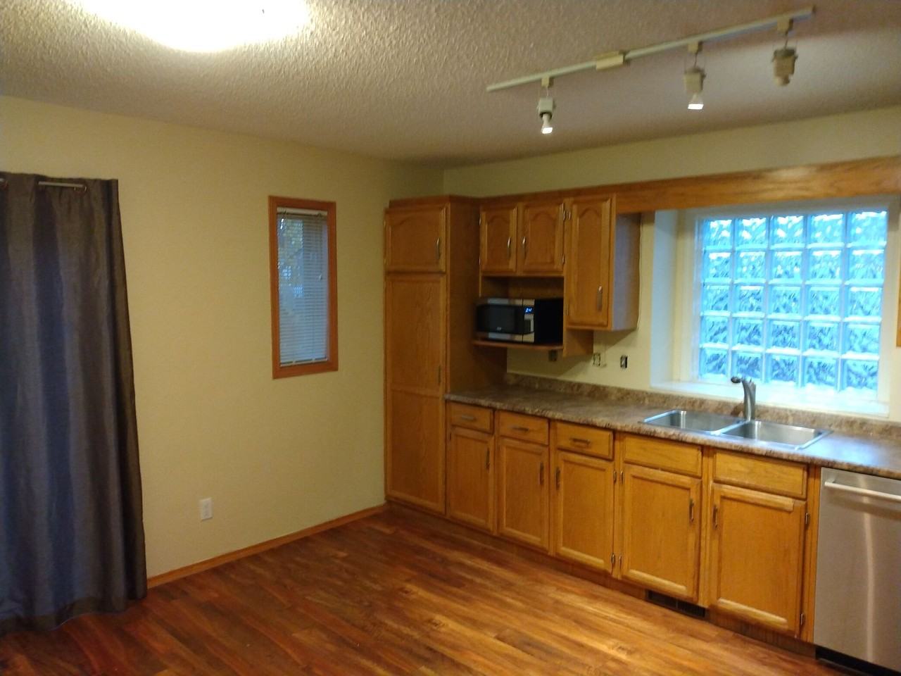 10435 67 Ave Nw - Photo 3 of 12