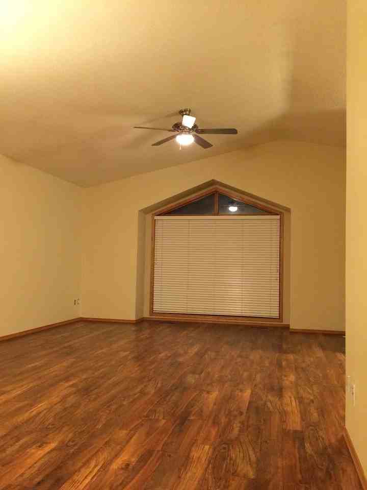 10435 67 Ave Nw - Photo 5 of 12