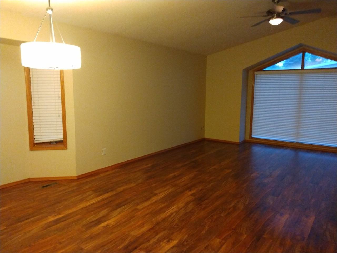 10435 67 Ave Nw - Photo 6 of 12