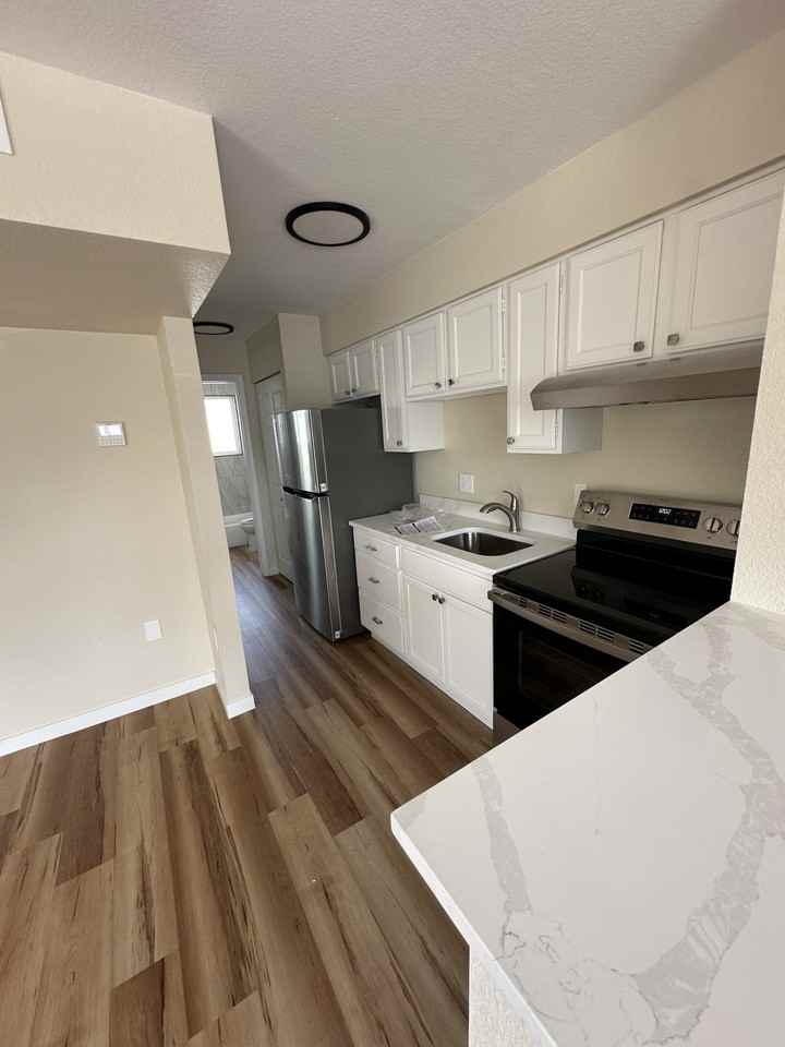 153 S 18th Ave #6 - Photo 2 of 6