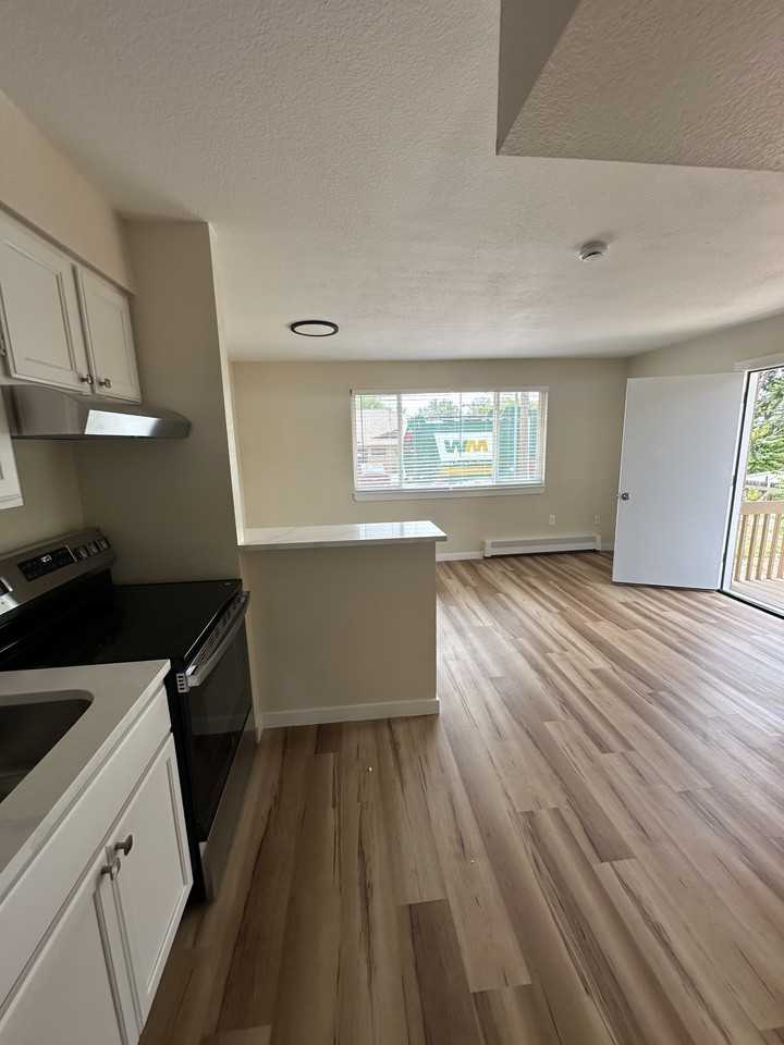 153 S 18th Ave #6 - Photo 3 of 6