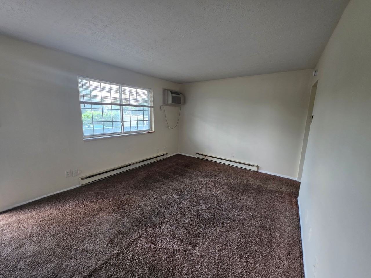 508 E Buchtel Ave #2C - Photo 2 of 8