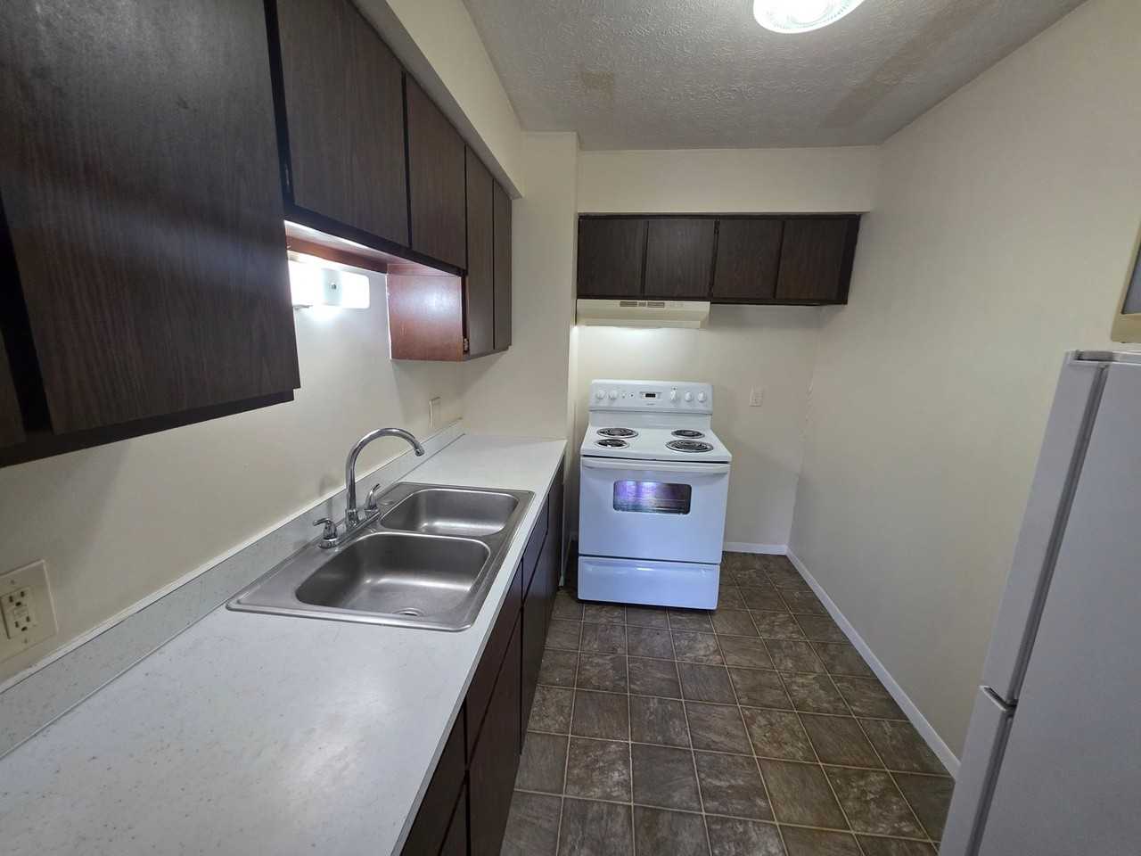 508 E Buchtel Ave #2C - Photo 4 of 8