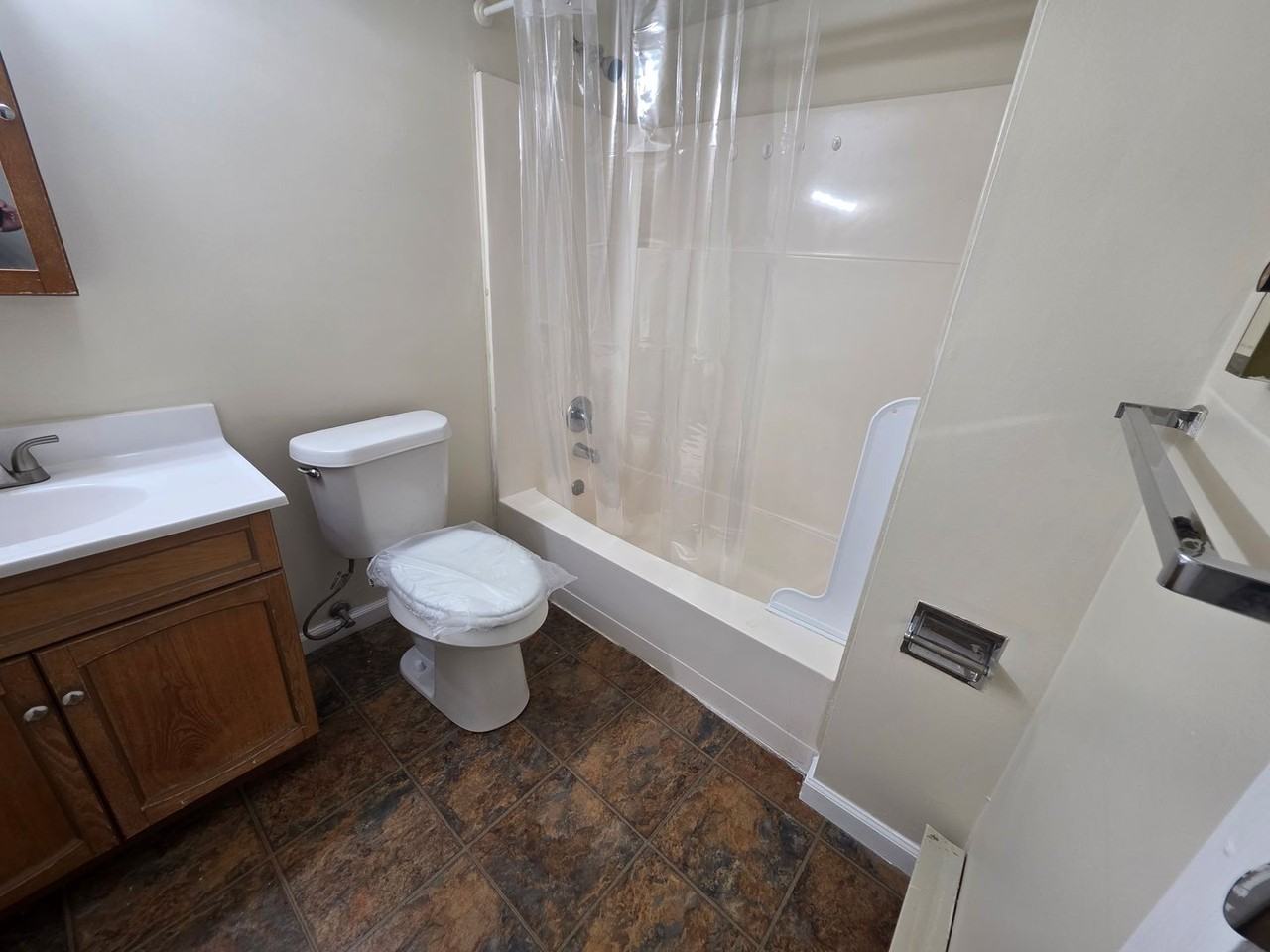 508 E Buchtel Ave #2C - Photo 7 of 8
