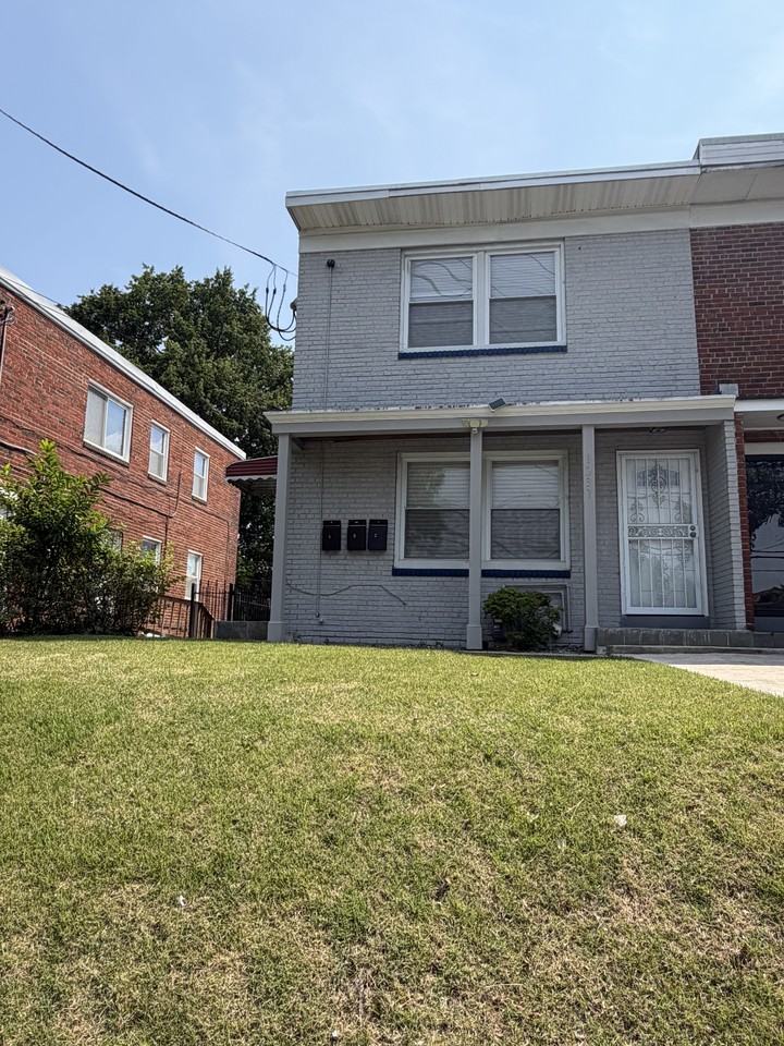 1237 Alabama Ave Se #A - Photo 5 of 7