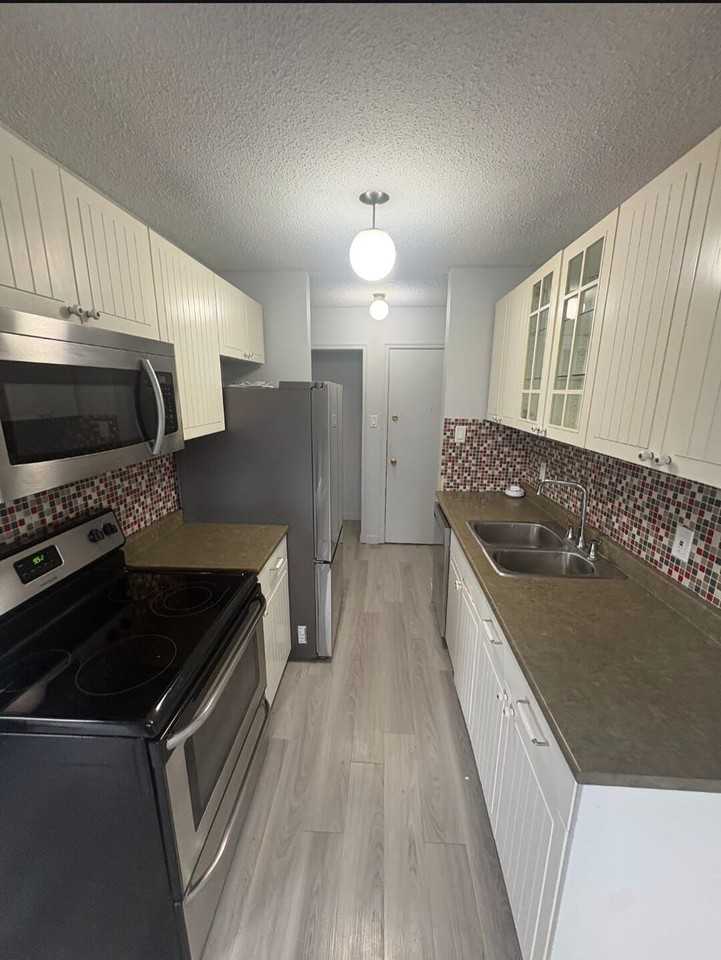9408 149 St Nw - Photo 5 of 13