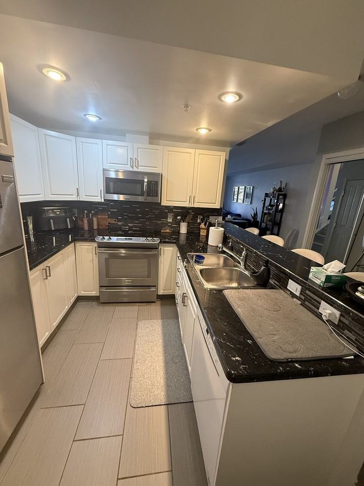 10711 - 10711 83 Ave Nw - Photo 4 of 9