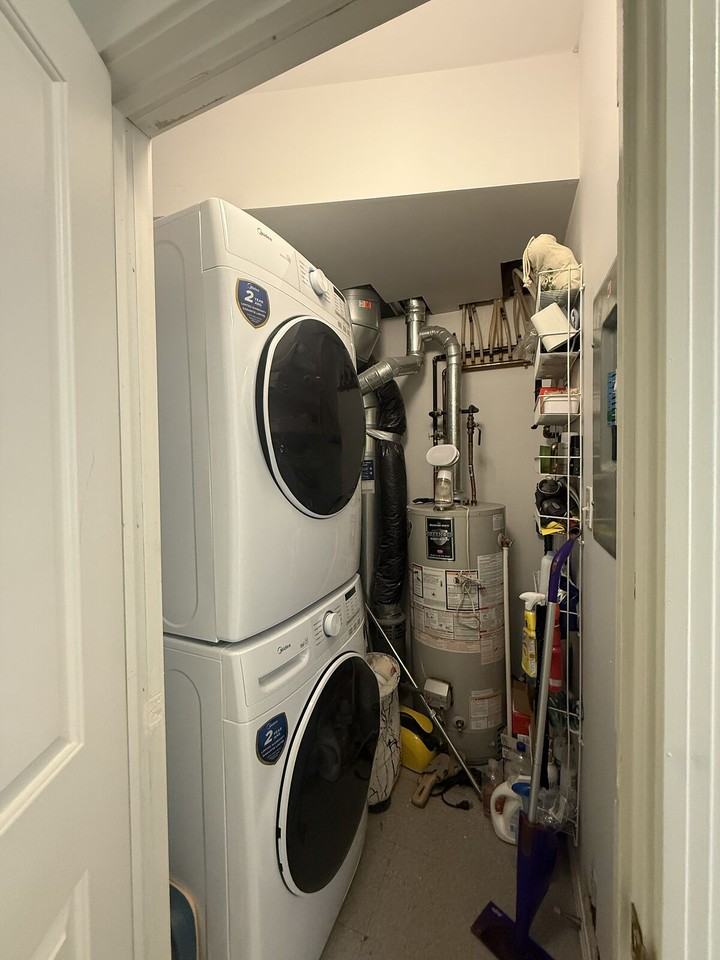 10711 - 10711 83 Ave Nw - Photo 5 of 9