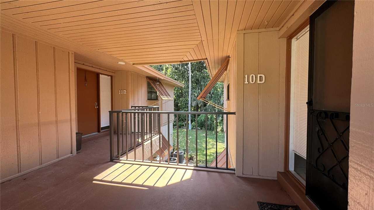 190 Hickory Woods Ct #10D - Photo 2 of 10