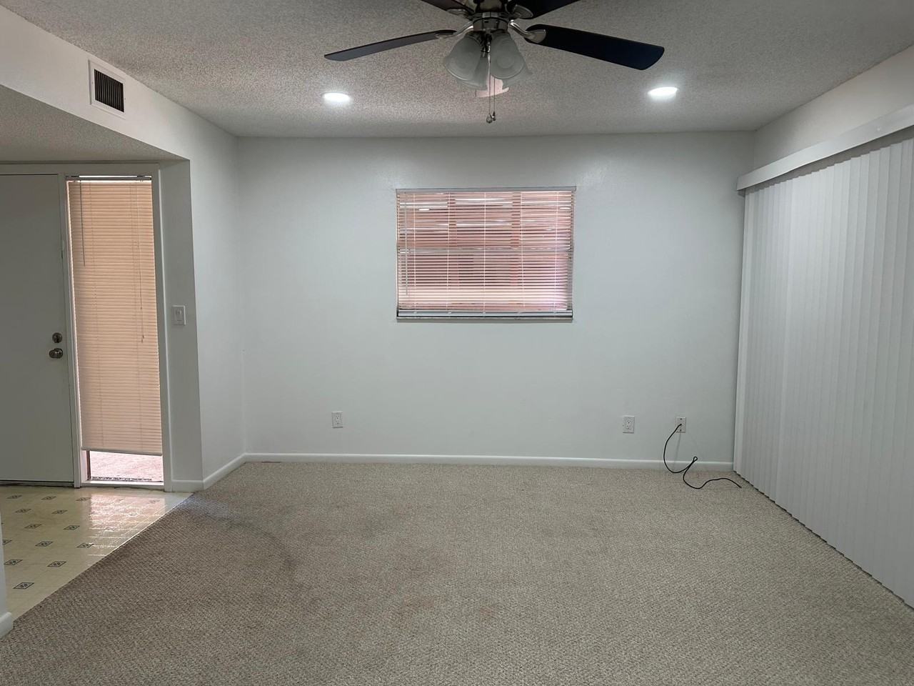 190 Hickory Woods Ct #10D - Photo 3 of 10