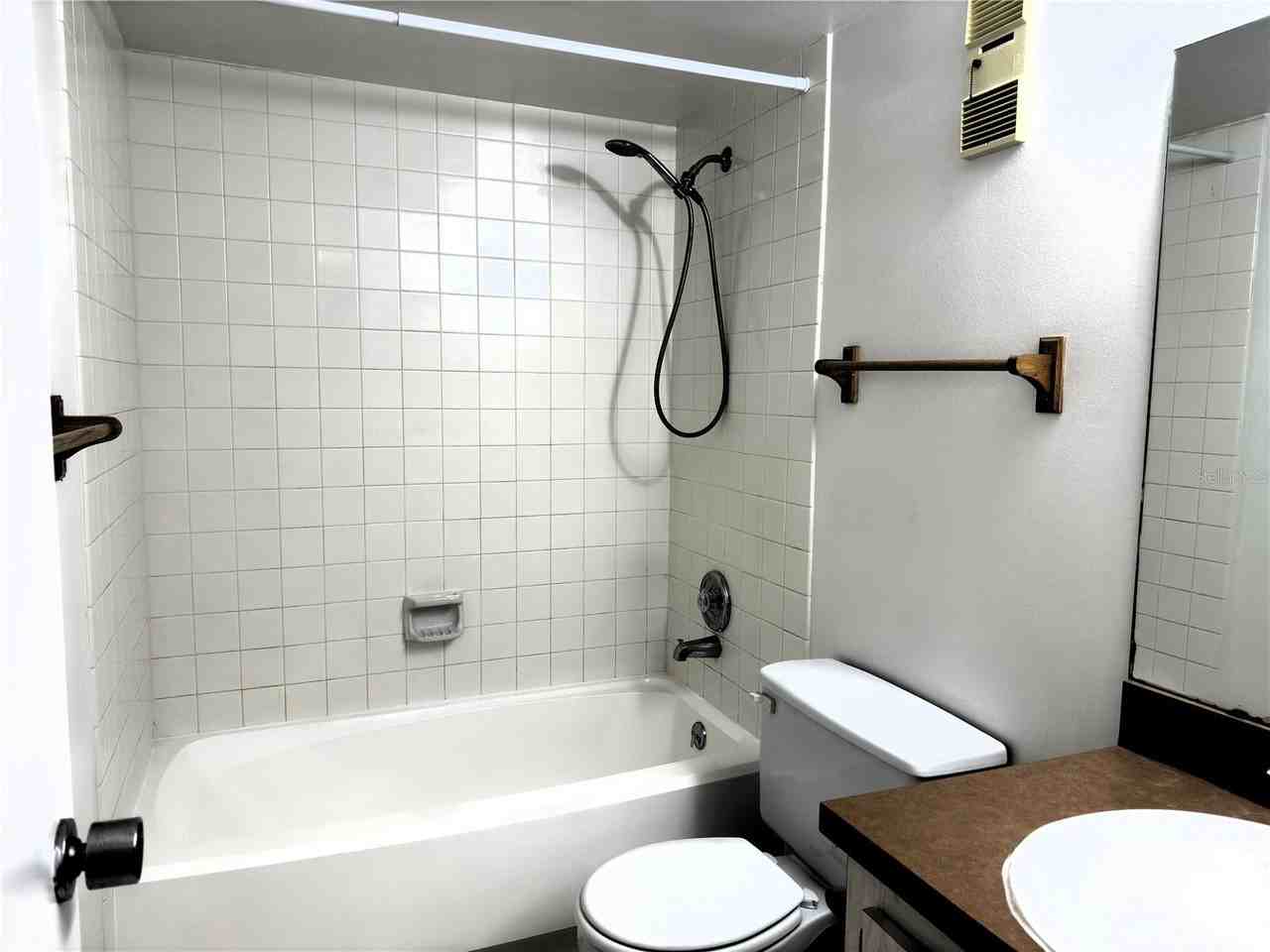190 Hickory Woods Ct #10D - Photo 5 of 10