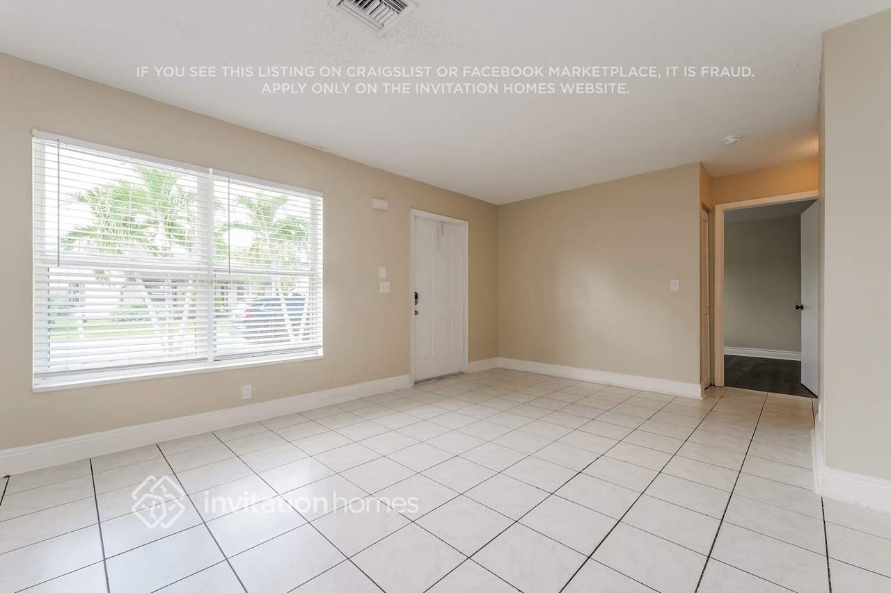 5431 Twin Oakes Rd - Photo 4 of 17