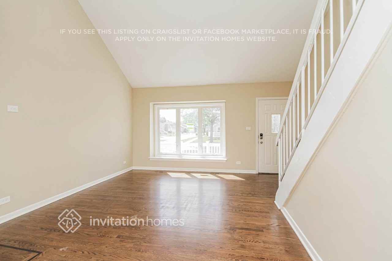 9224 162nd St - Photo 5 of 18