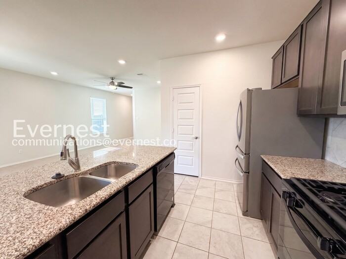 108 Holstein St - Photo 7 of 23