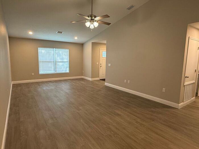 2108 South St - Photo 4 of 20