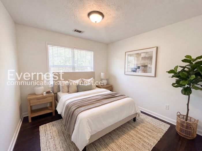 3615 Winterberry Ln - Photo 4 of 17