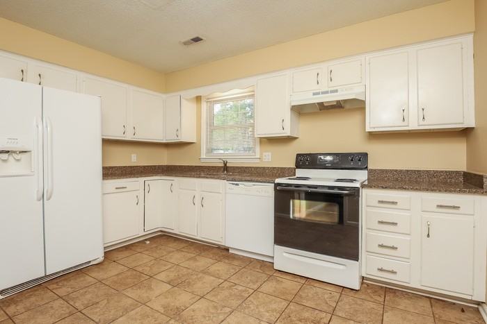 7610 Chippendale Rd - Photo 5 of 9
