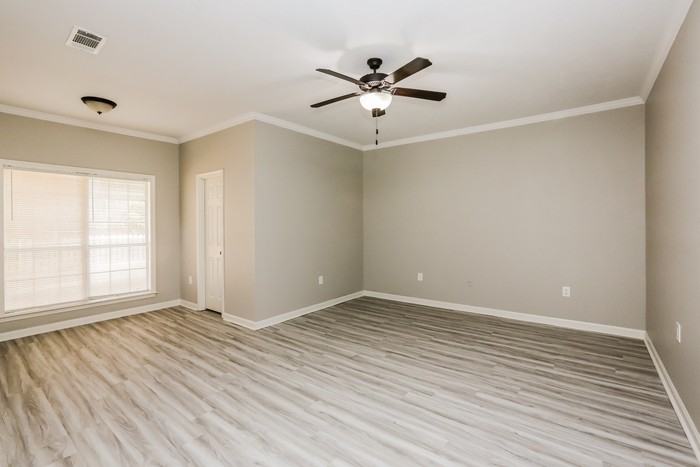 206 Overland Ln - Photo 2 of 10