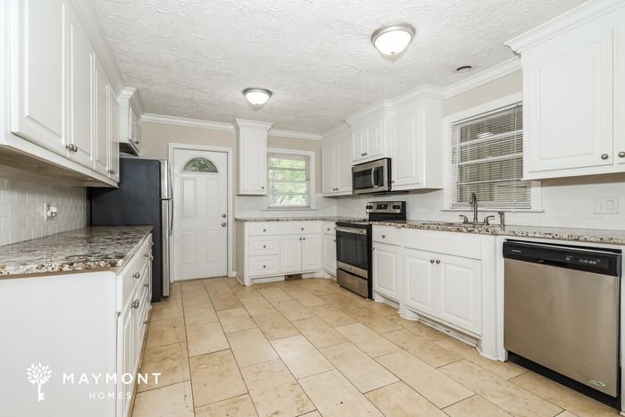 1434 Winchester St - Photo 5 of 12