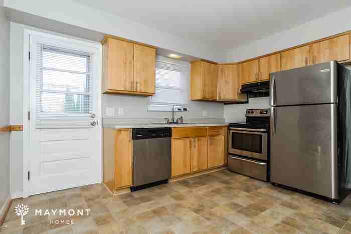 7938 Seward Ave - Photo 6 of 14