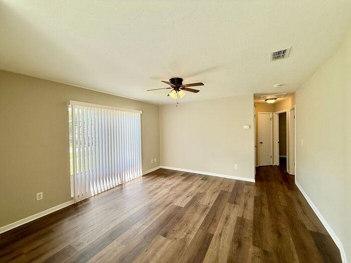 1636 Brentlawn St - Photo 3 of 29