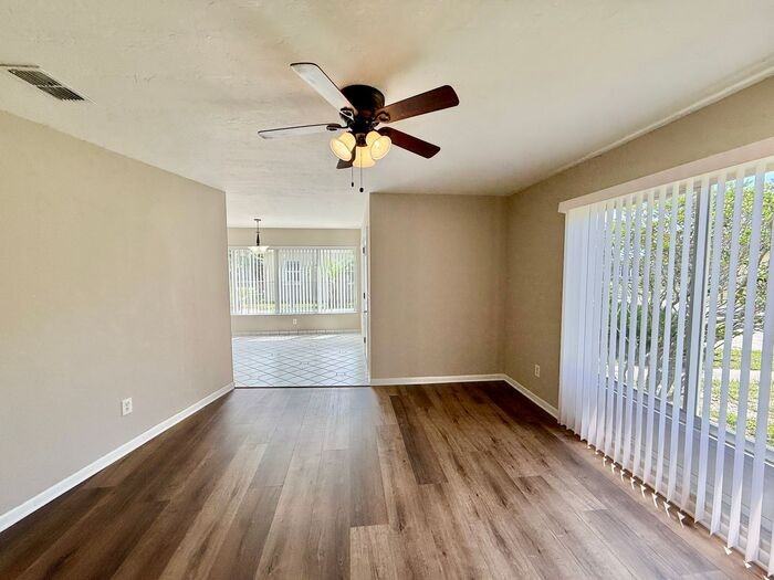 1636 Brentlawn St - Photo 4 of 29
