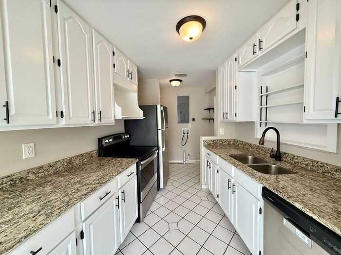 1636 Brentlawn St - Photo 5 of 29