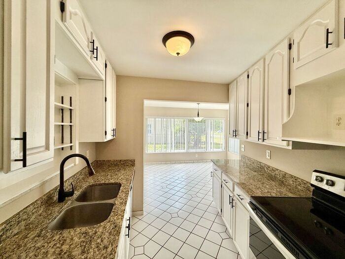 1636 Brentlawn St - Photo 6 of 29