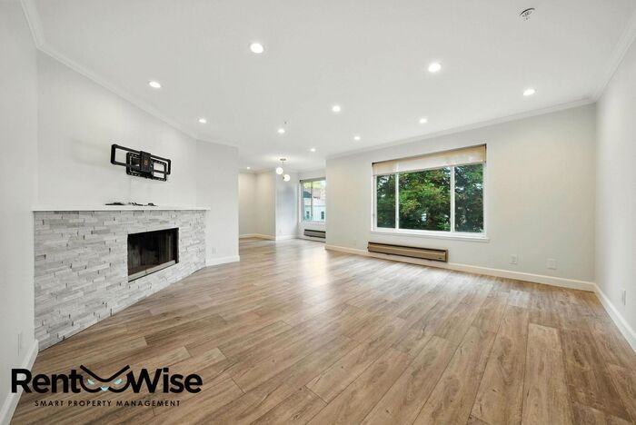 1565 Sacramento St - Photo 3 of 30